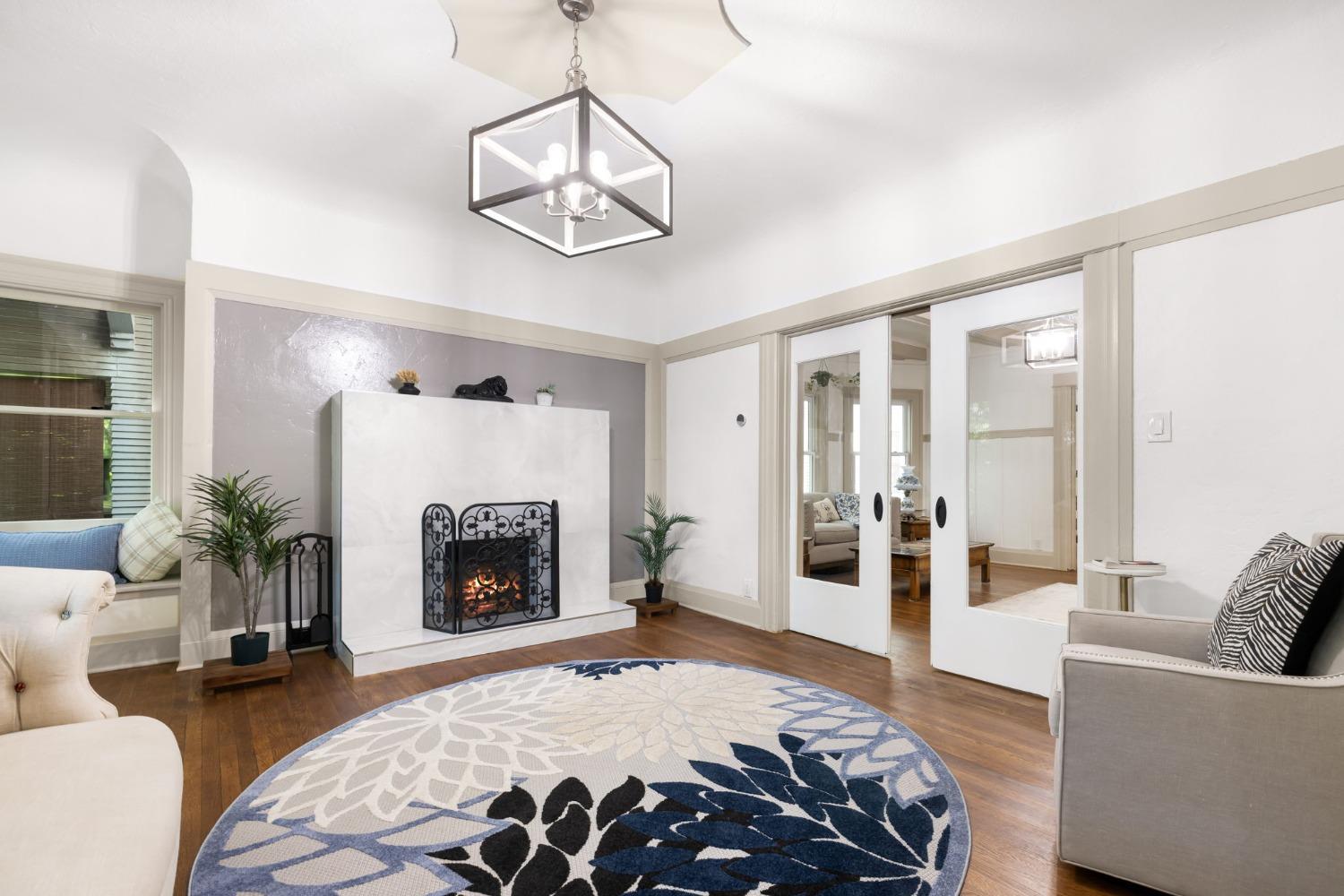 Detail Gallery Image 11 of 43 For 2012 F St, Sacramento,  CA 95811 - 5 Beds | 2 Baths