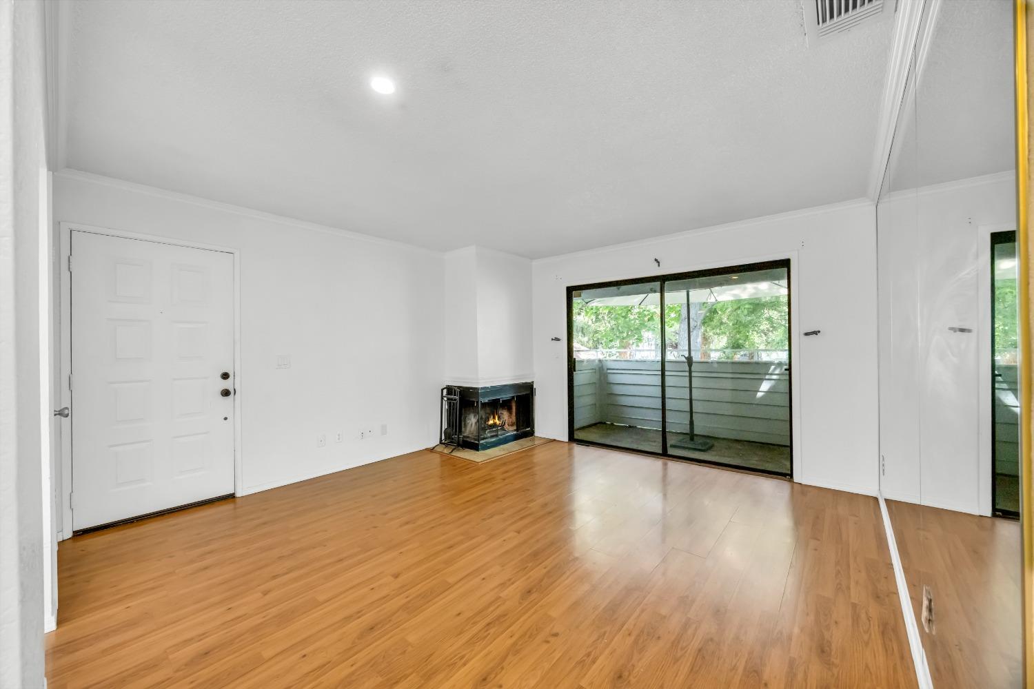 Photo #4: 225058496 Listing: Photo #4