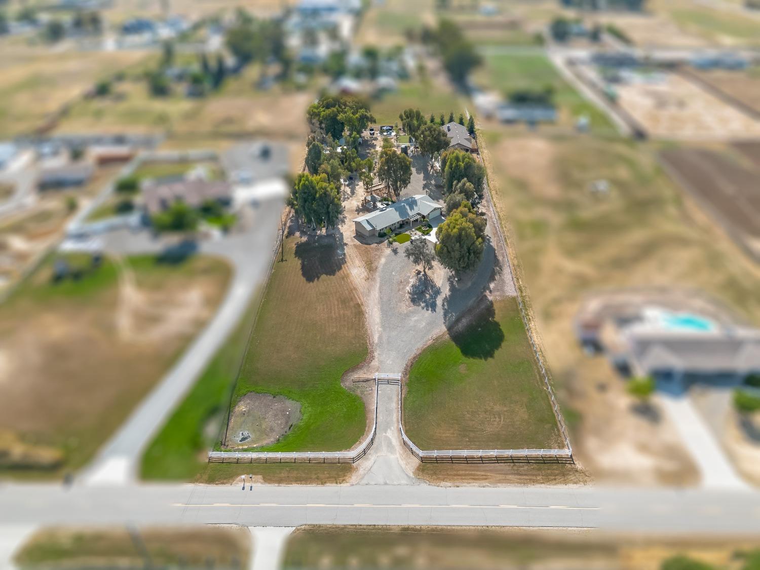 Detail Gallery Image 4 of 78 For 17324 Bonita Rd, Madera,  CA 93636 - 5 Beds | 4 Baths