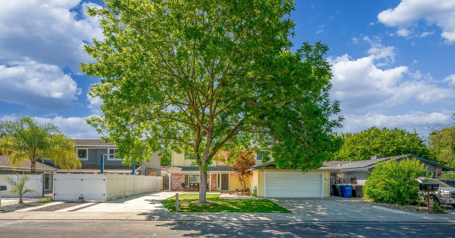 Detail Gallery Image 4 of 50 For 2104 Golden Leaf Ct, Modesto,  CA 95355 - 4 Beds | 2/1 Baths