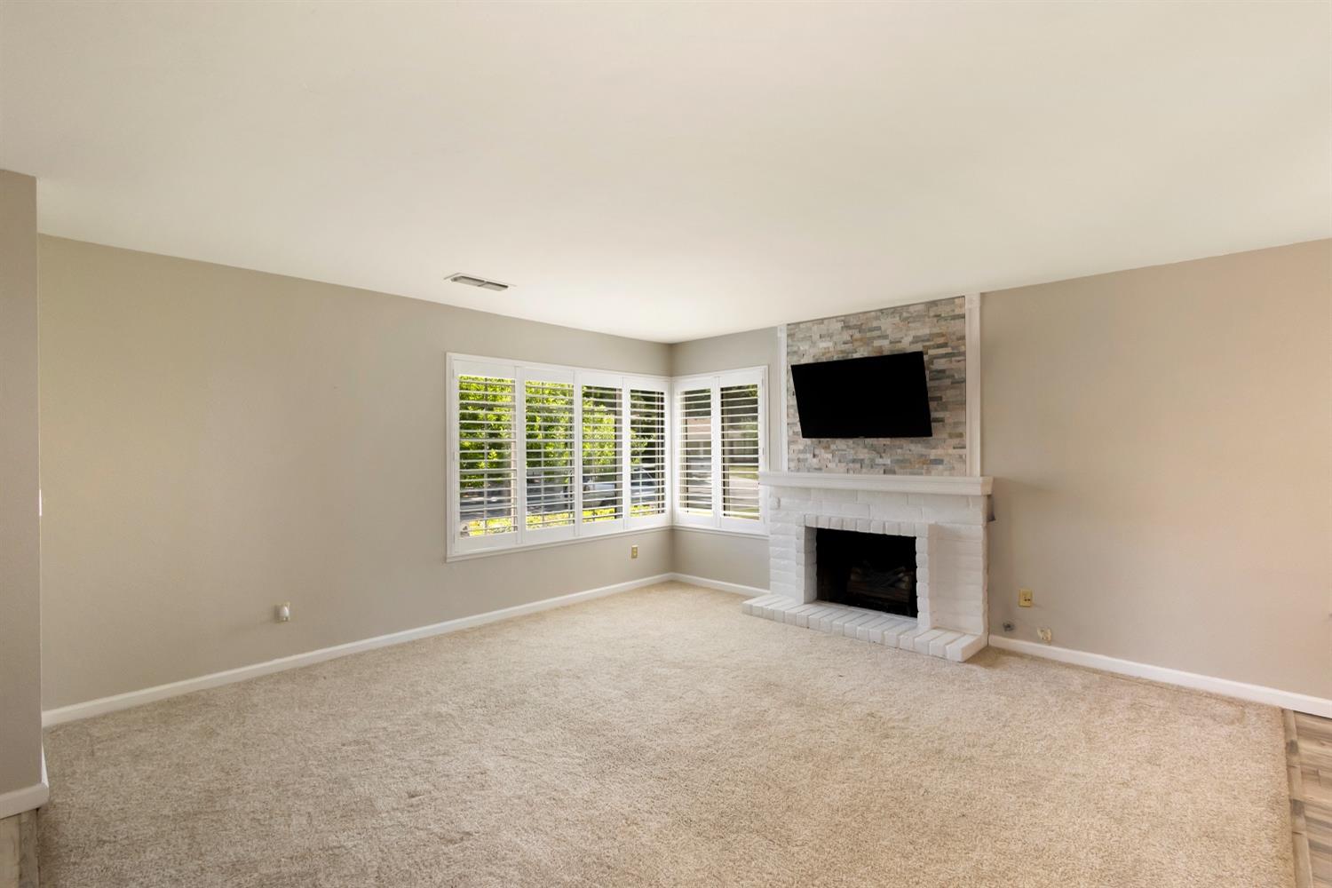 Detail Gallery Image 7 of 52 For 6627 Creekmont Way, Citrus Heights,  CA 95621 - 4 Beds | 2/1 Baths