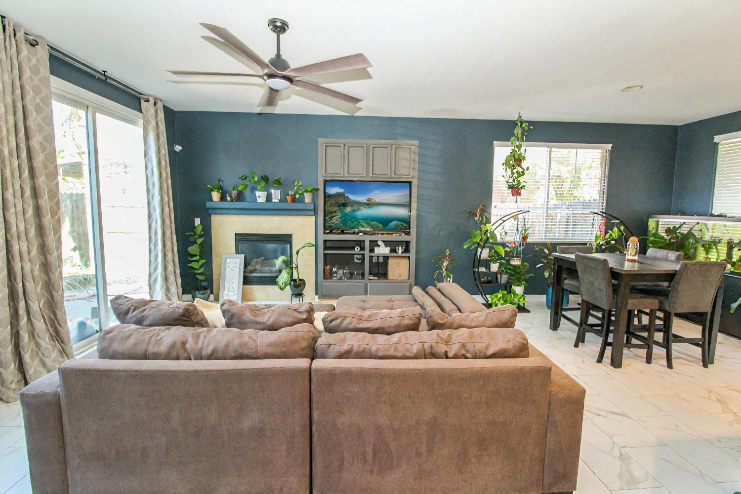 Detail Gallery Image 5 of 24 For 1193 Silver Spur Way, Plumas Lake,  CA 95961 - 4 Beds | 2 Baths