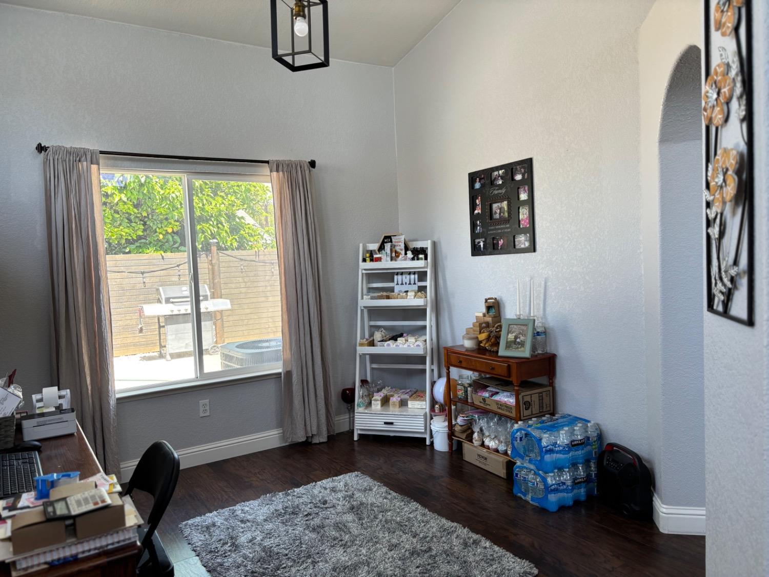 Detail Gallery Image 4 of 30 For 1617 Heath Way, Ceres,  CA 95307 - 4 Beds | 2/1 Baths