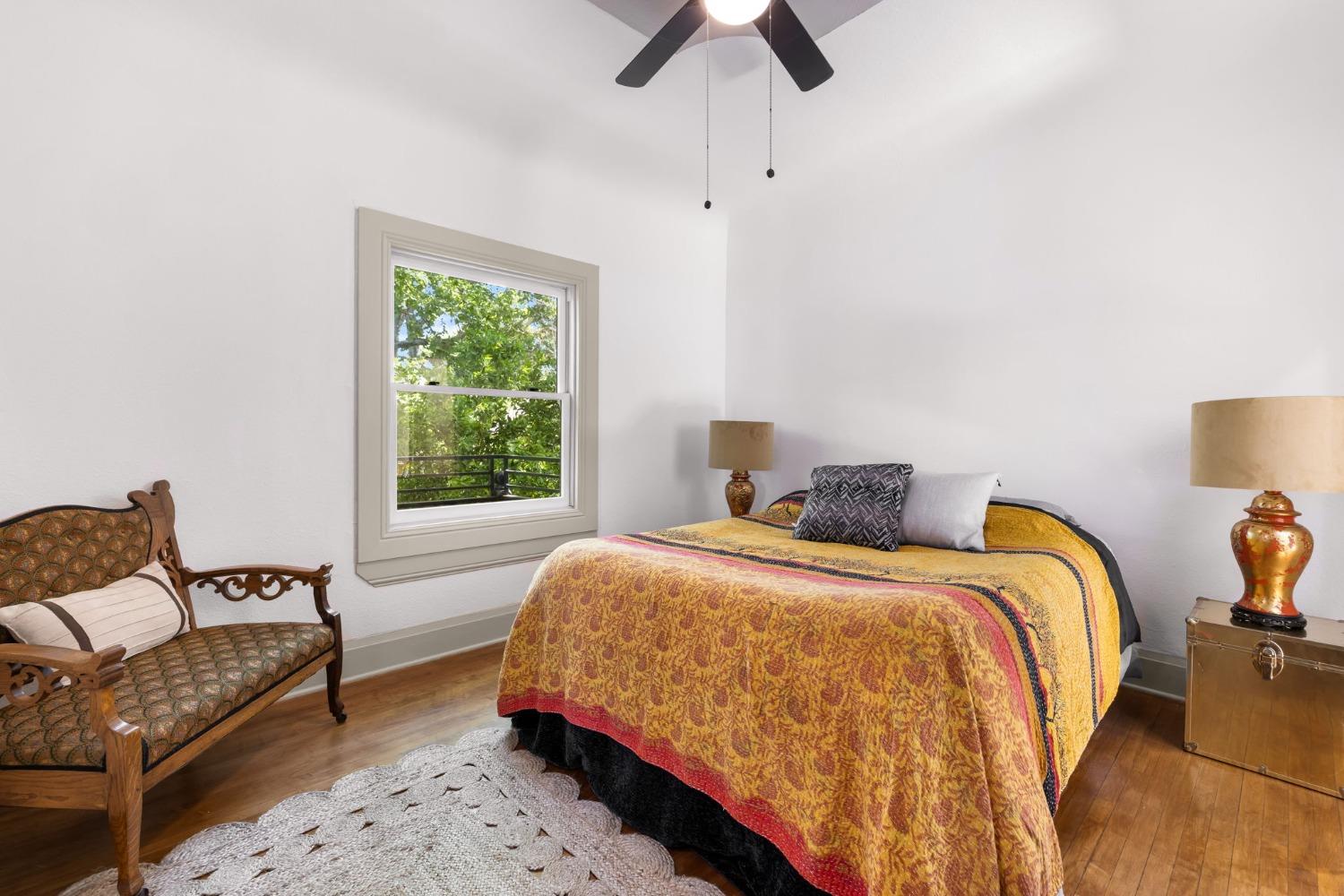 Detail Gallery Image 22 of 43 For 2012 F St, Sacramento,  CA 95811 - 5 Beds | 2 Baths