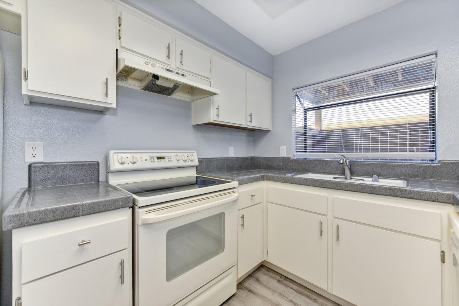Photo #15: 225058589 Listing: Photo #15