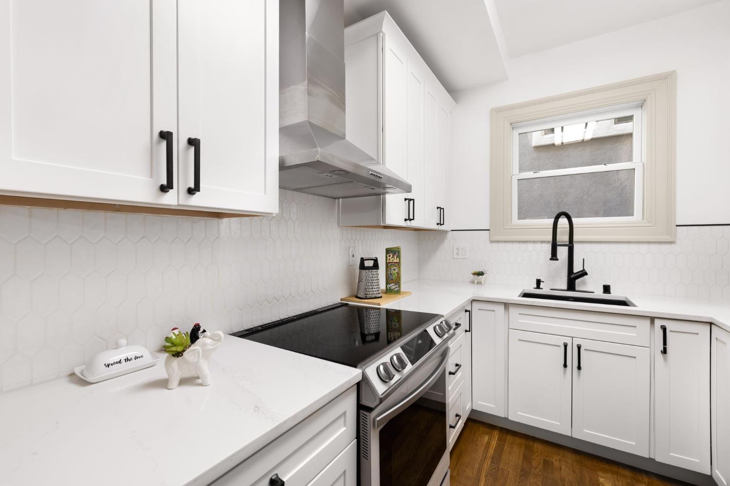 Detail Gallery Image 18 of 43 For 2012 F St, Sacramento,  CA 95811 - 5 Beds | 2 Baths
