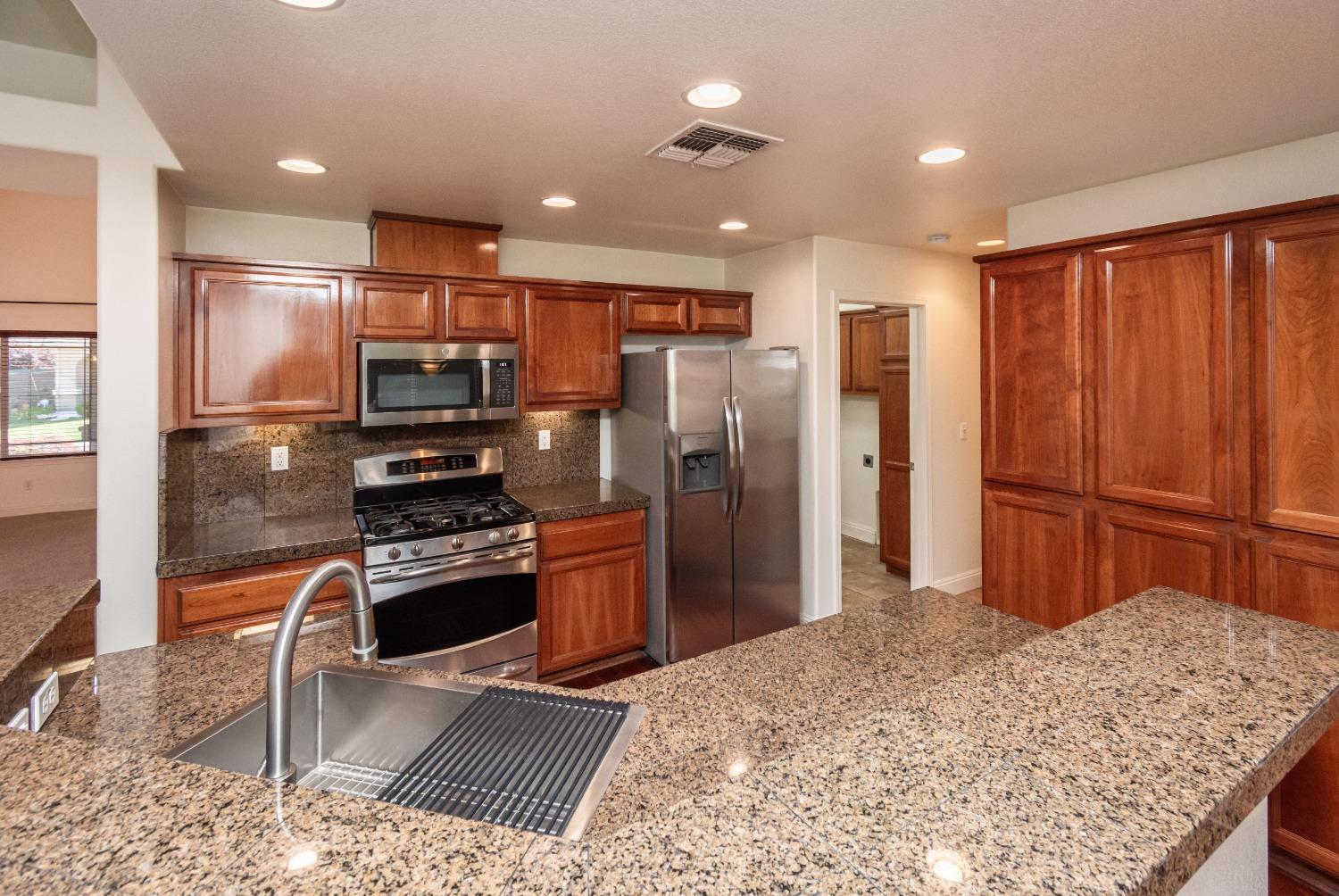 Detail Gallery Image 21 of 43 For 4624 Woodhawk Way, Antelope,  CA 95843 - 4 Beds | 3 Baths