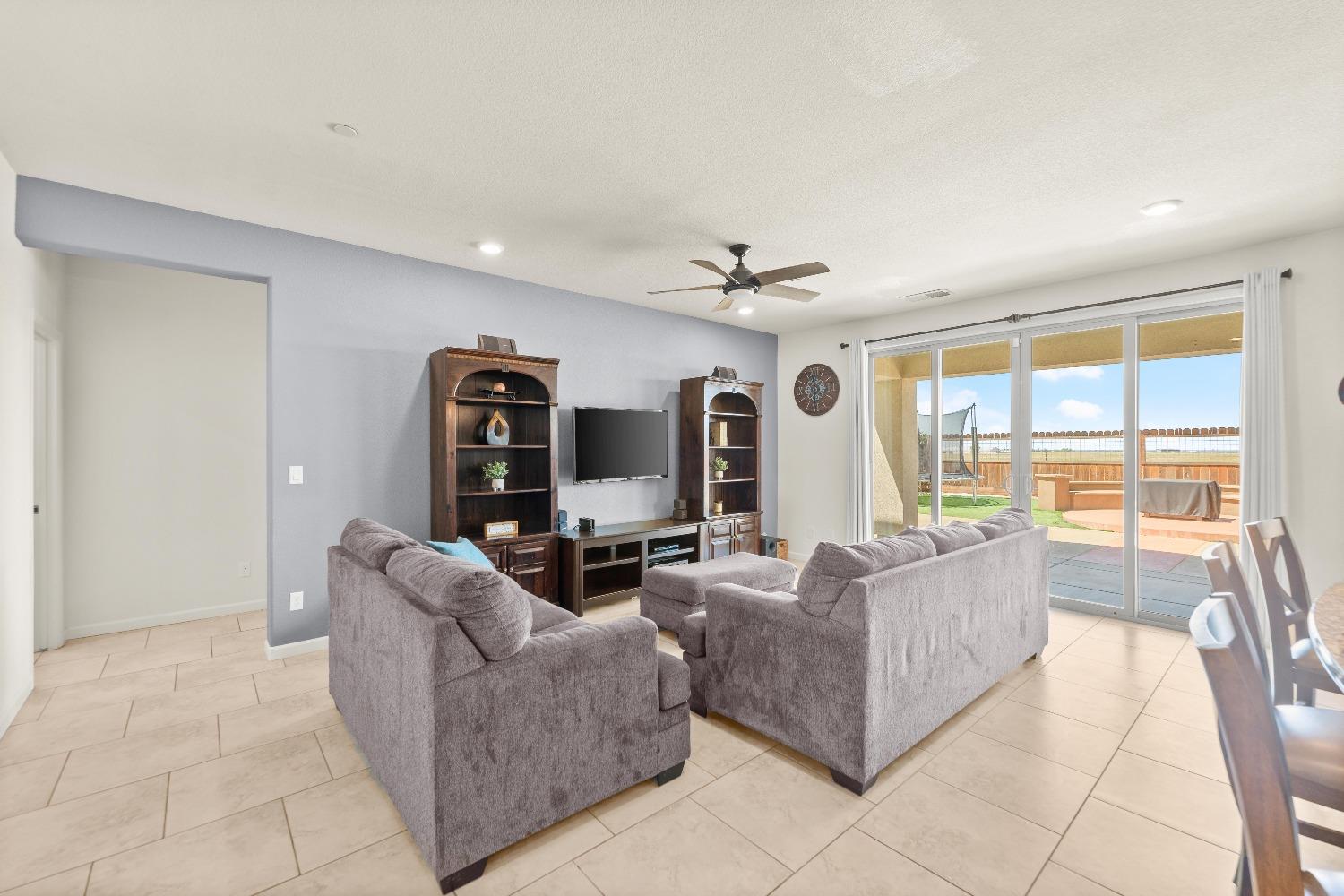 Detail Gallery Image 25 of 71 For 3706 Rockdale Dr, Rancho Cordova,  CA 95742 - 4 Beds | 3 Baths