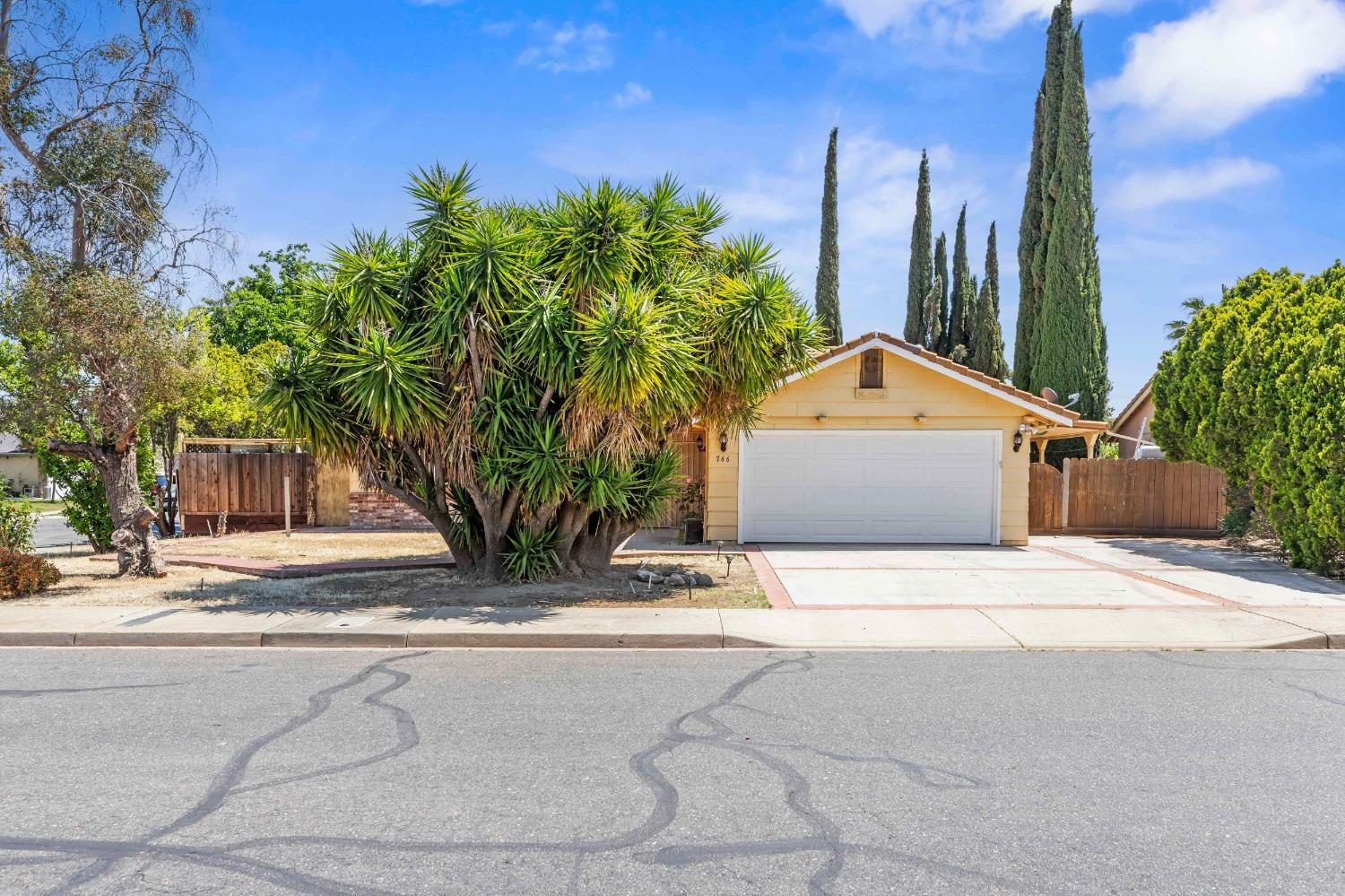 Detail Gallery Image 1 of 42 For 766 Meadowlark Ave, Los Banos,  CA 93635 - 3 Beds | 2 Baths