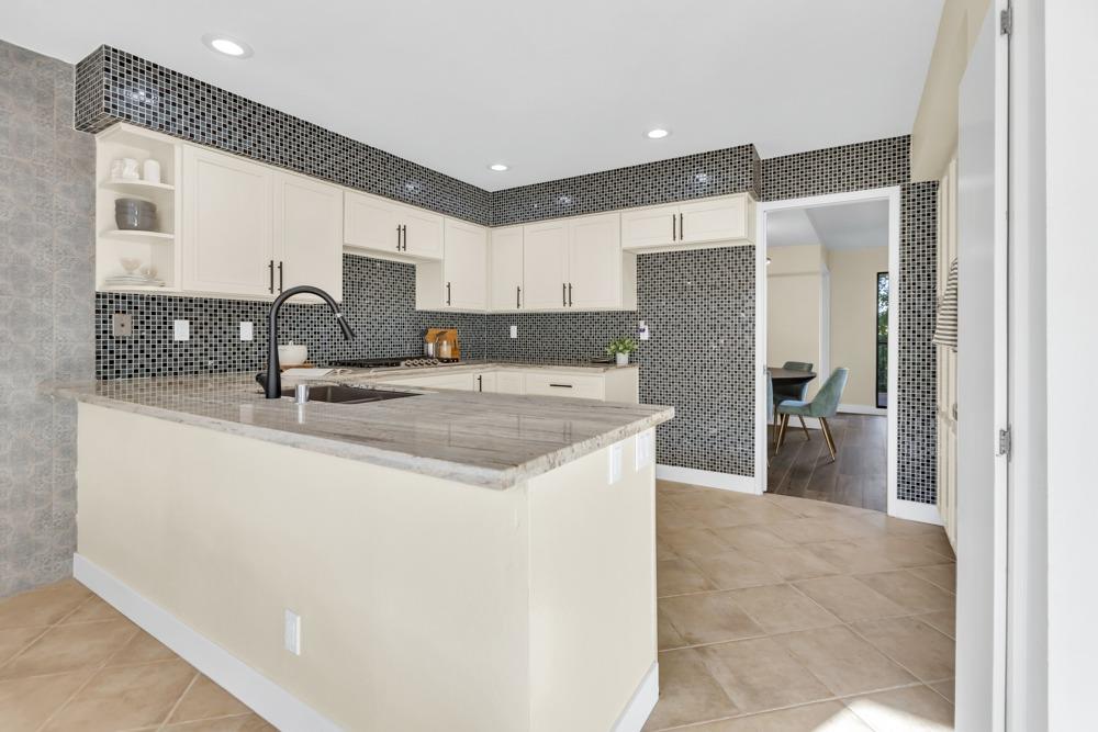 Photo #11: 225058608 Listing: Photo #11