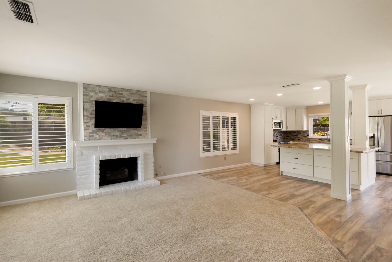 Detail Gallery Image 6 of 52 For 6627 Creekmont Way, Citrus Heights,  CA 95621 - 4 Beds | 2/1 Baths