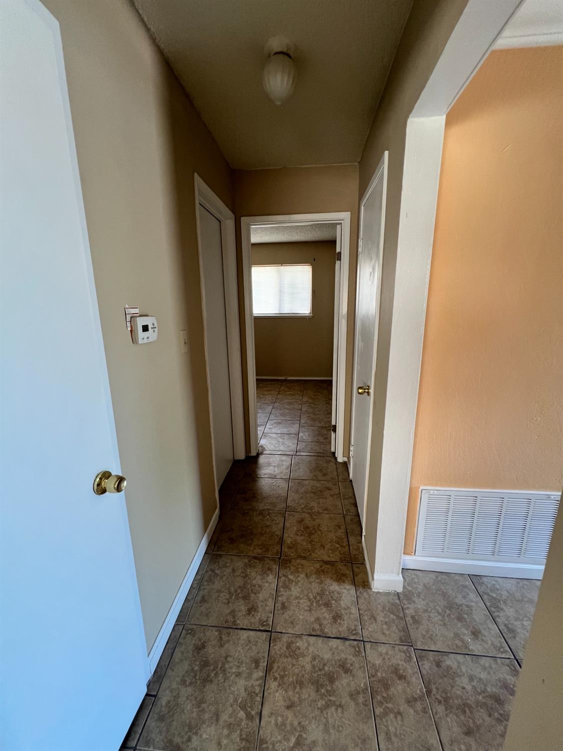 Detail Gallery Image 8 of 11 For 2923 Monte Diablo Ave #1,  Stockton,  CA 95203 - 2 Beds | 1 Baths