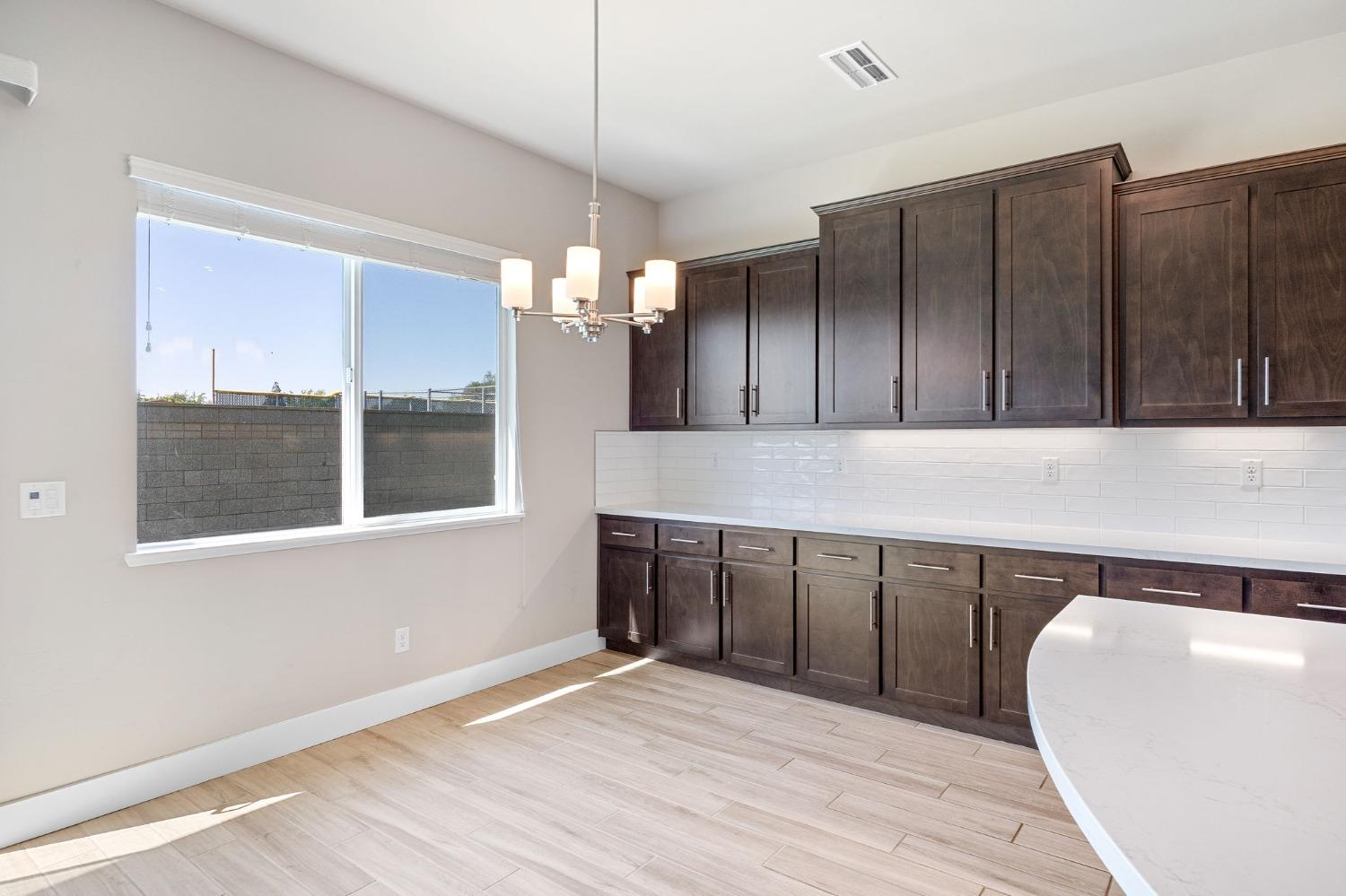 Detail Gallery Image 7 of 32 For 5856 High Hill Way, Fair Oaks,  CA 95628 - 4 Beds | 3 Baths