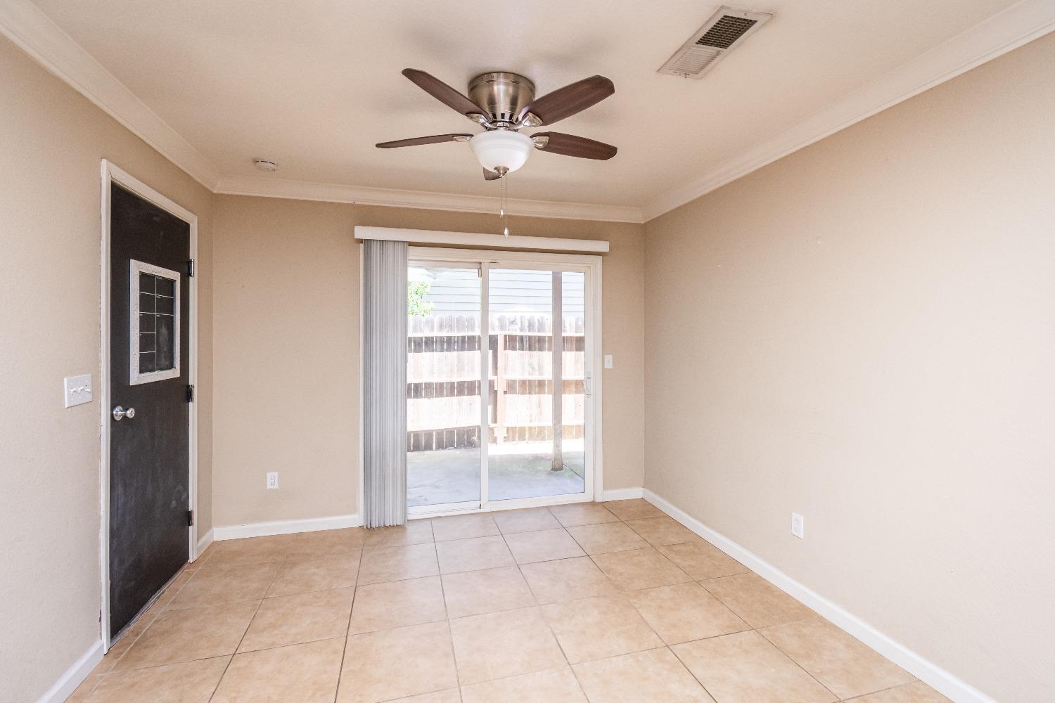 Detail Gallery Image 15 of 32 For 7042 Van Maren Ln, Citrus Heights,  CA 95621 - 3 Beds | 1/1 Baths