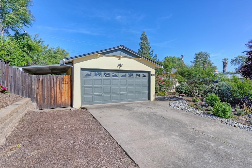 Detail Gallery Image 3 of 31 For 5349 Mcmillan Dr, Fair Oaks,  CA 95628 - 3 Beds | 2 Baths