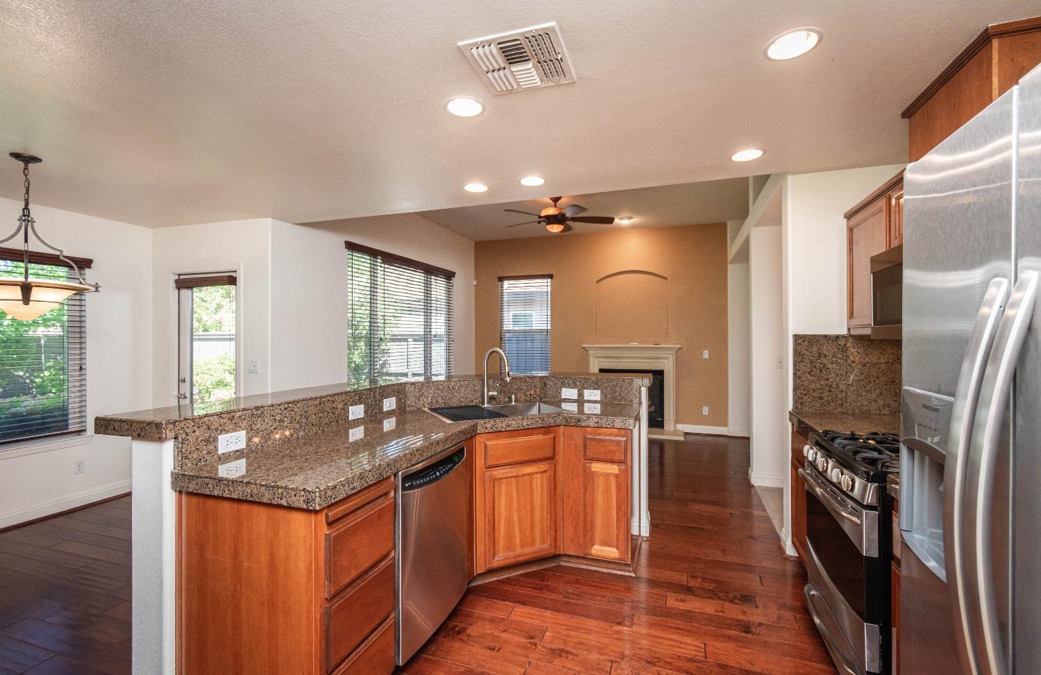 Detail Gallery Image 24 of 43 For 4624 Woodhawk Way, Antelope,  CA 95843 - 4 Beds | 3 Baths