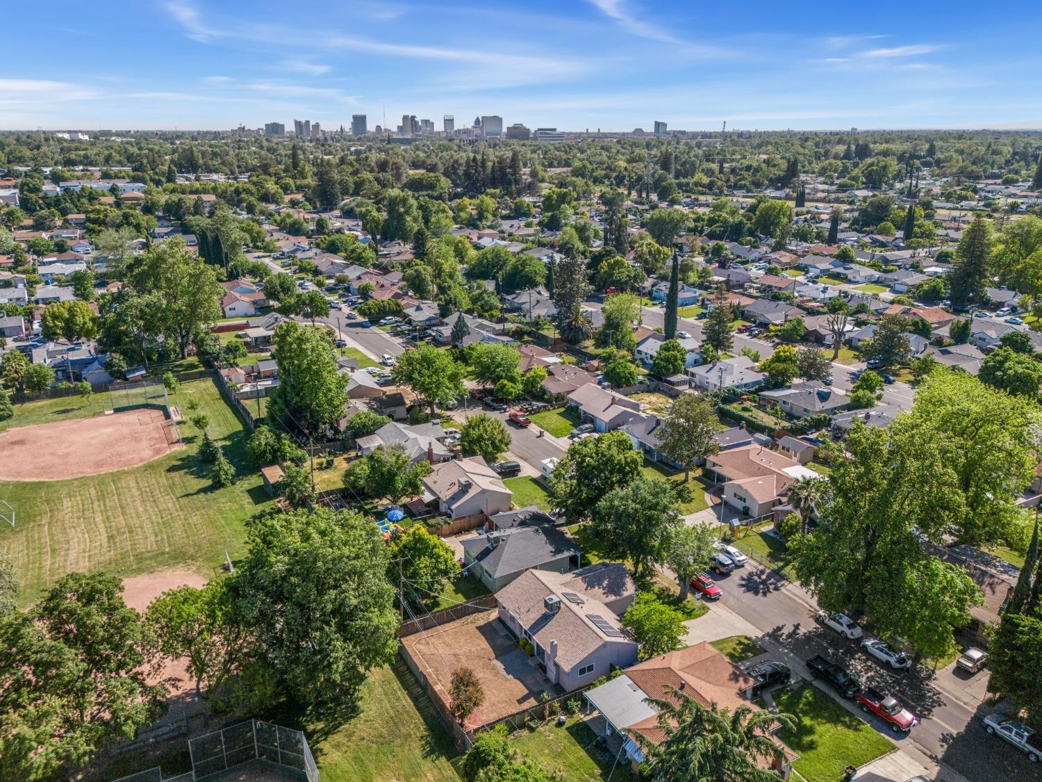 Detail Gallery Image 26 of 33 For 2732 Northglen St, Sacramento,  CA 95833 - 3 Beds | 2 Baths