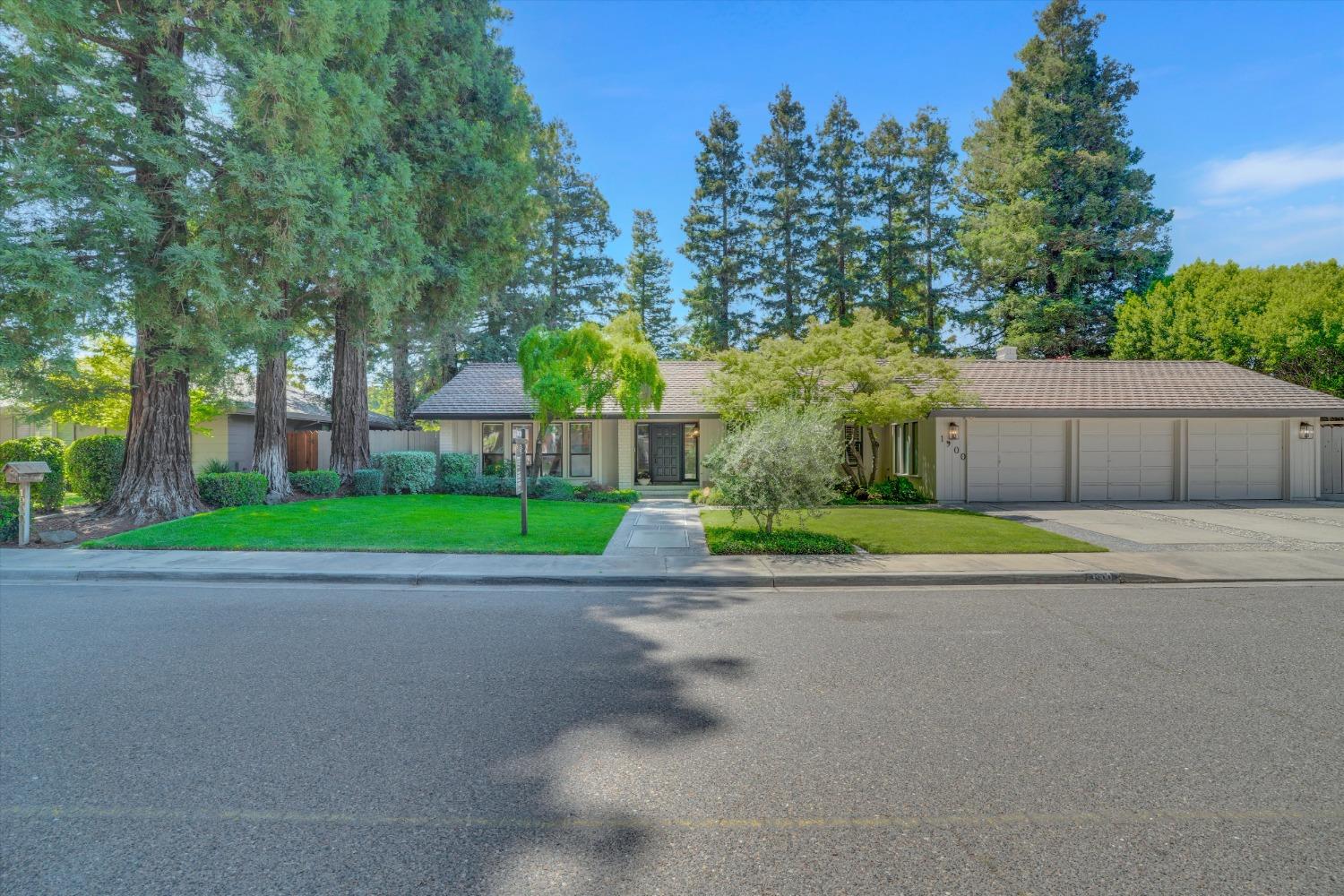 Detail Gallery Image 2 of 52 For 1900 Simon Dr, Turlock,  CA 95382 - 4 Beds | 2/1 Baths