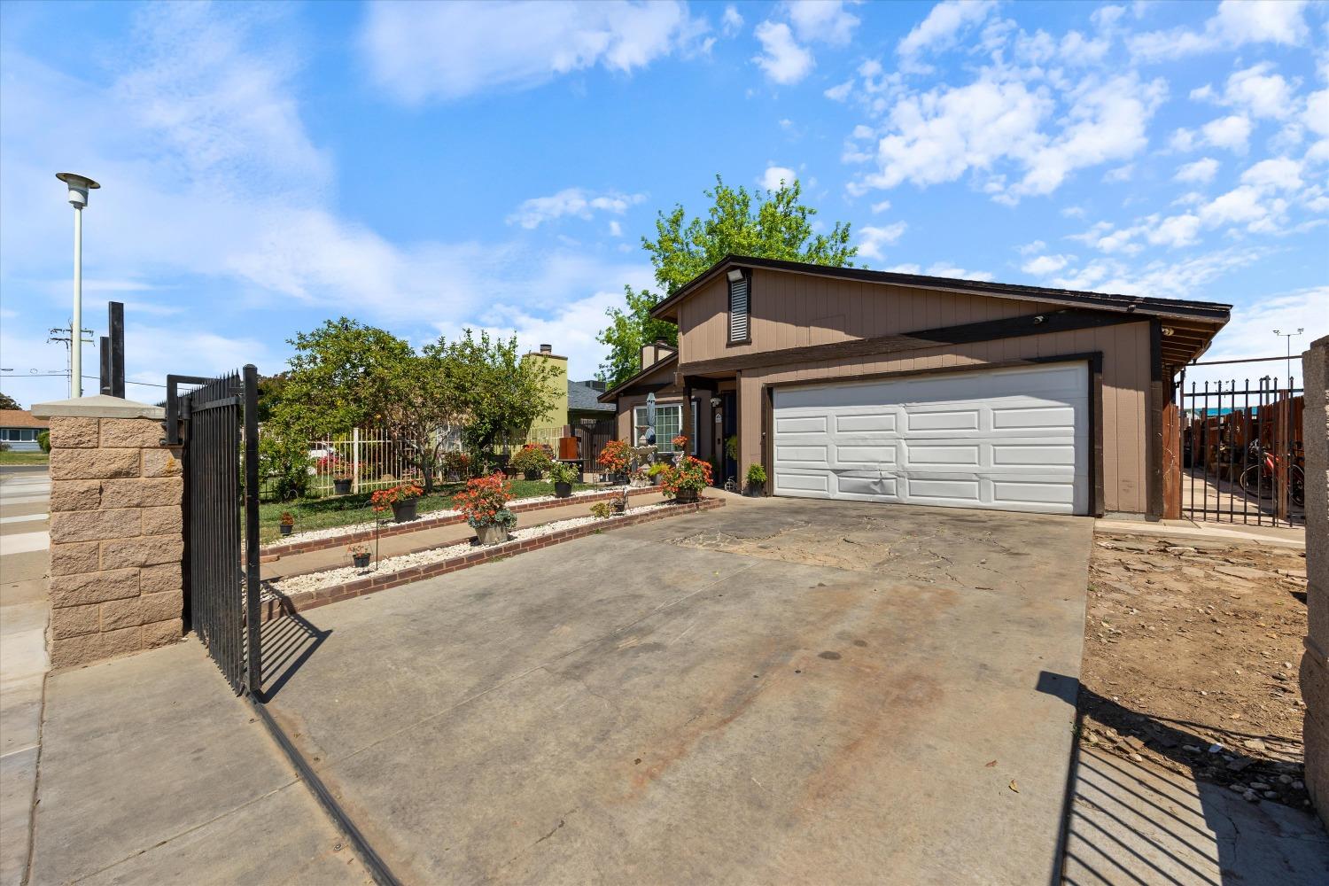 Detail Gallery Image 1 of 32 For 7637 Maralee Way, Sacramento,  CA 95824 - 4 Beds | 2 Baths
