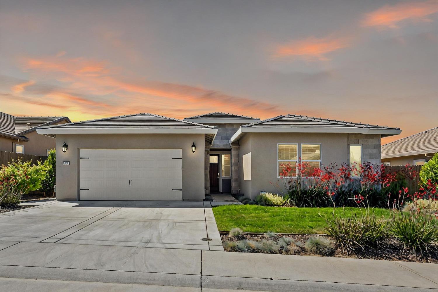 Detail Gallery Image 1 of 32 For 5856 High Hill Way, Fair Oaks,  CA 95628 - 4 Beds | 3 Baths