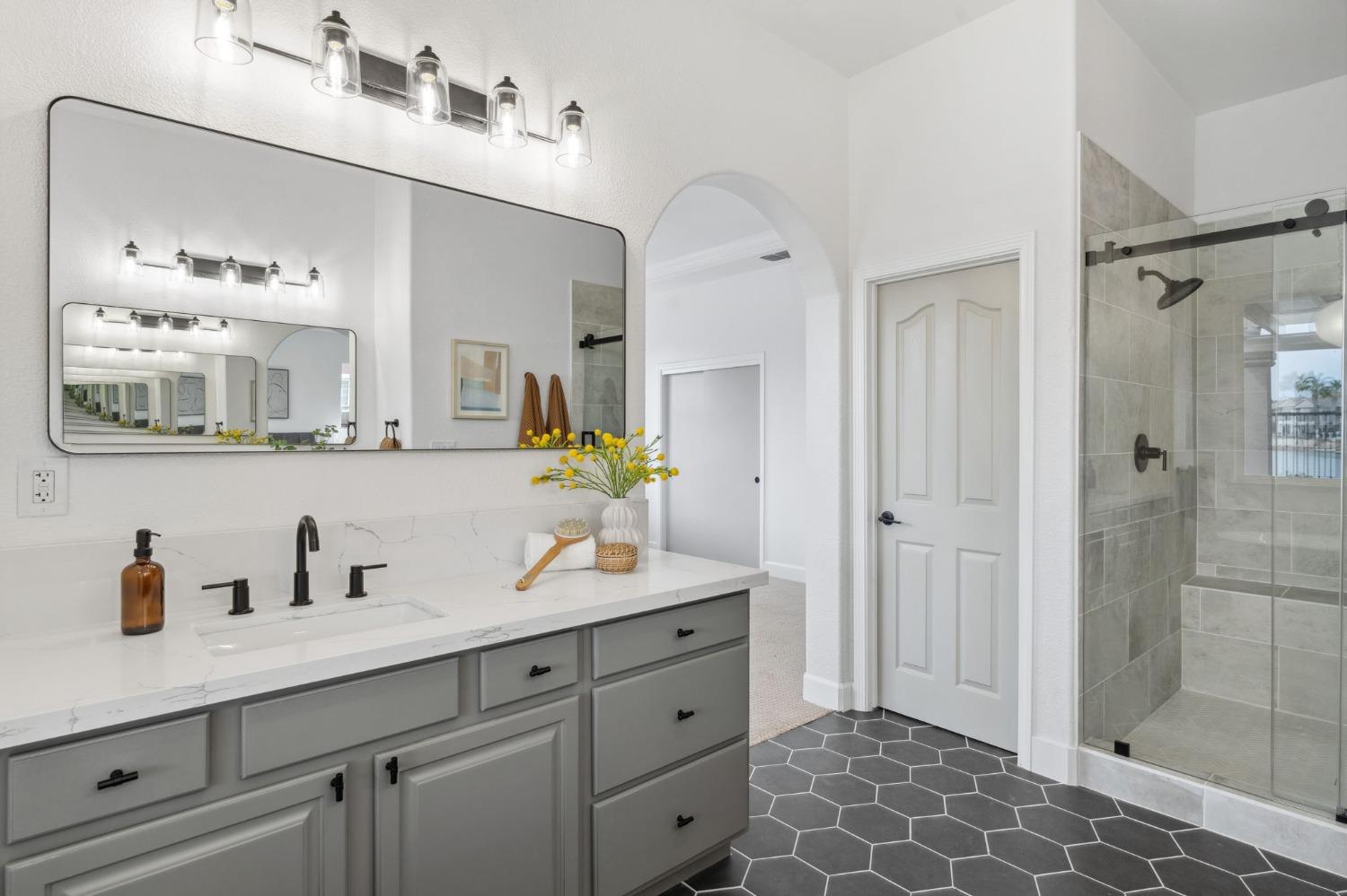 Detail Gallery Image 18 of 33 For 261 Vista Creek Cir, Sacramento,  CA 95835 - 5 Beds | 3/1 Baths