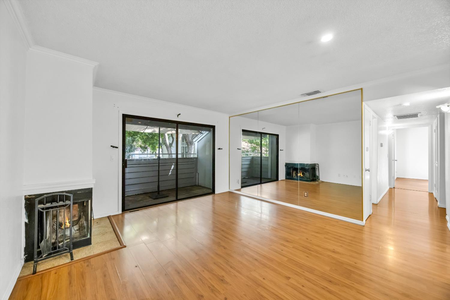 Photo #2: 225058496 Listing 