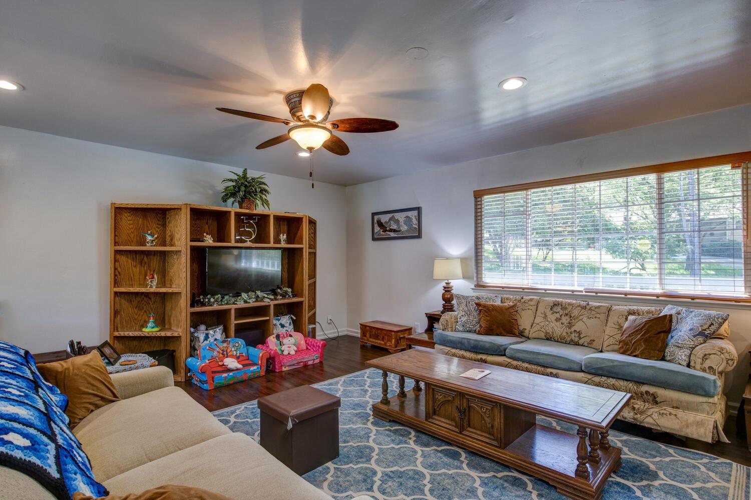 Detail Gallery Image 13 of 72 For 555 Arlette Ln, Diamond Springs,  CA 95619 - 8 Beds | 3 Baths