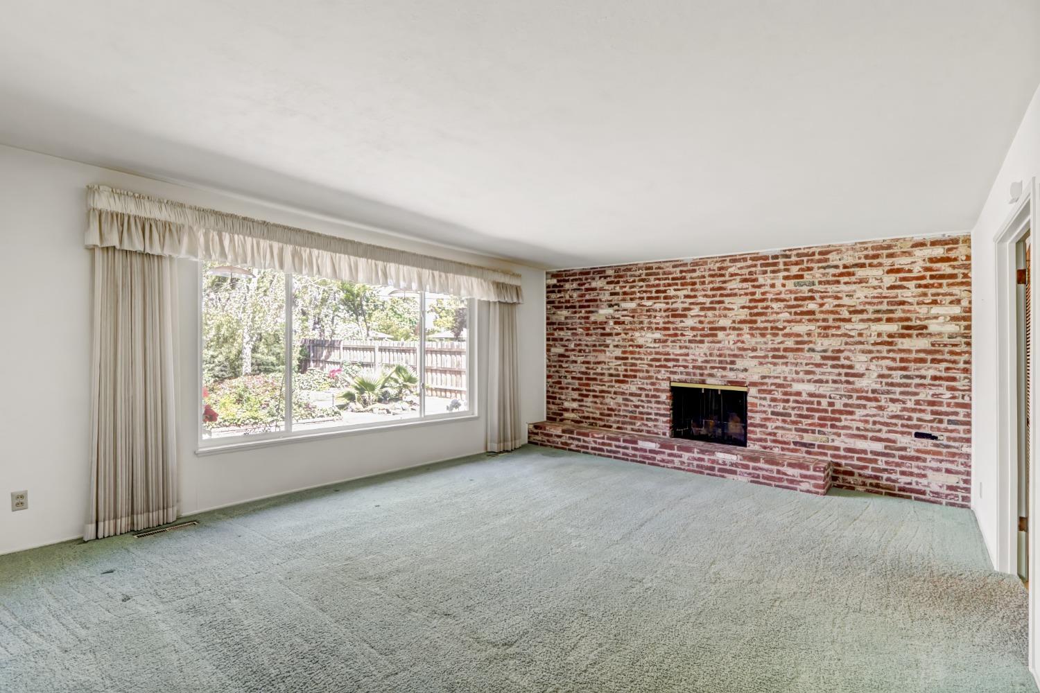 Detail Gallery Image 3 of 27 For 4767 Bowerwood Dr, Carmichael,  CA 95608 - 3 Beds | 2 Baths