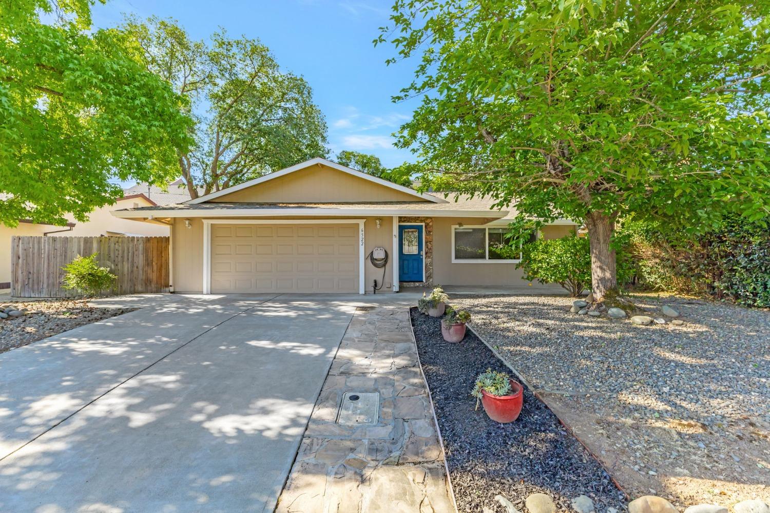 Detail Gallery Image 1 of 36 For 6522 Woodpark Way, Citrus Heights,  CA 95621 - 3 Beds | 2 Baths
