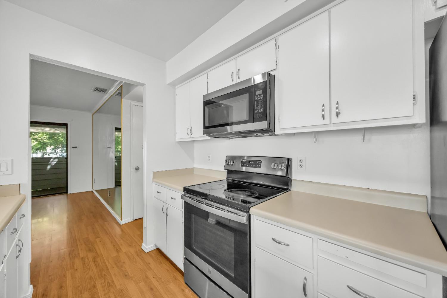 Photo #7: 225058496 Listing: Photo #7