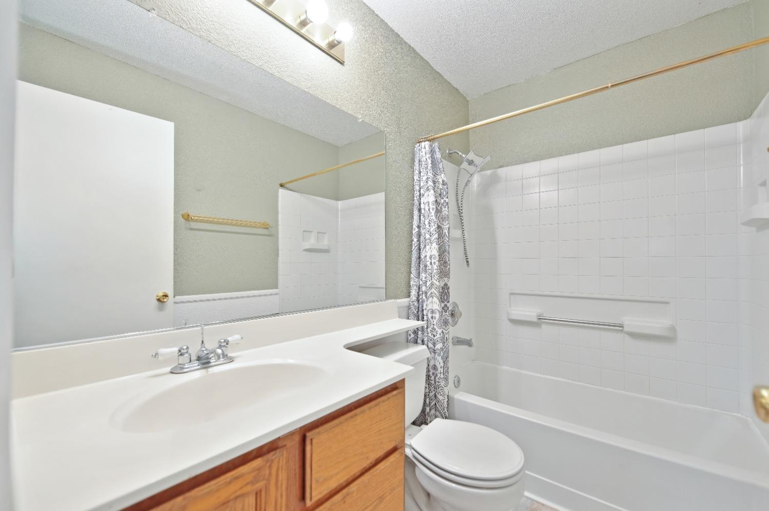 Detail Gallery Image 24 of 39 For 8211 Montreux Way, Sacramento,  CA 95828 - 3 Beds | 2 Baths