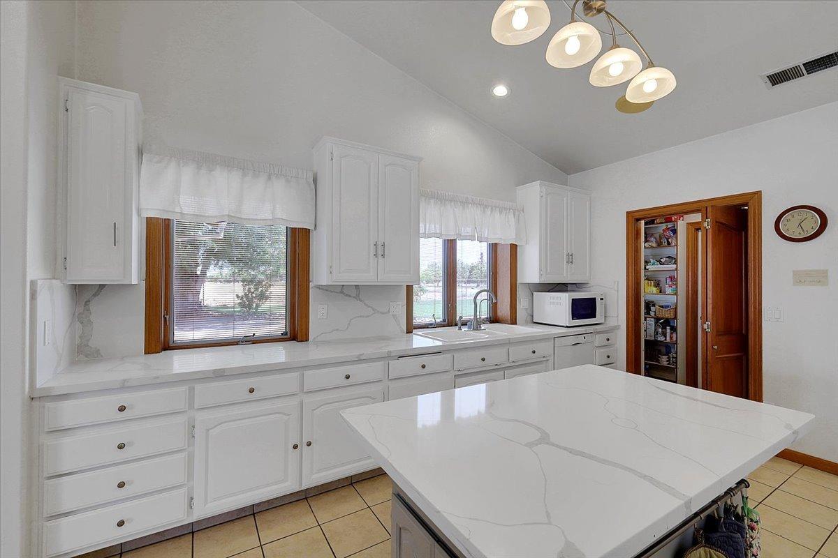 Detail Gallery Image 31 of 99 For 1721 Starr St, Yuba City,  CA 95993 - 5 Beds | 3 Baths