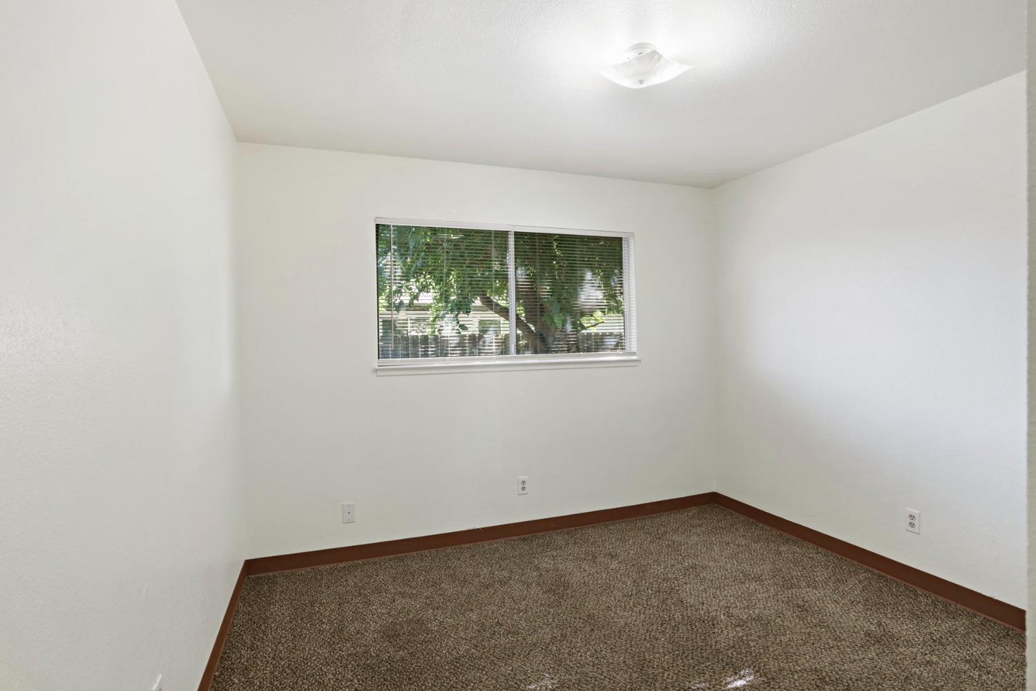 Detail Gallery Image 20 of 33 For 1806 Larkspur Ln, Ceres,  CA 95307 - 3 Beds | 2 Baths