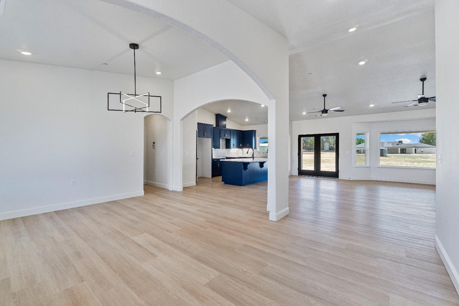 Detail Gallery Image 6 of 39 For 15709 Road 29, Madera,  CA 93636 - 8 Beds | 6 Baths