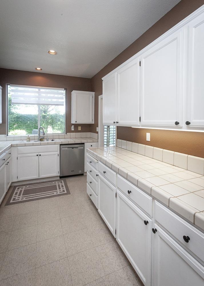 Detail Gallery Image 20 of 44 For 3070 Carousel Cir, Stockton,  CA 95219 - 3 Beds | 2 Baths