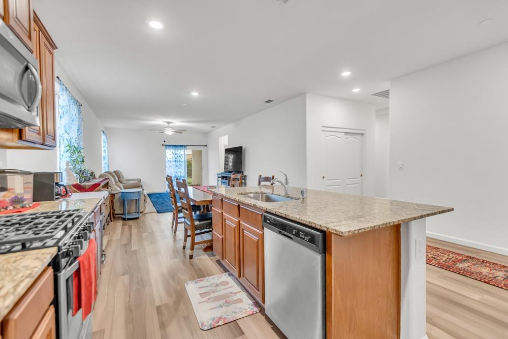 Detail Gallery Image 14 of 41 For 2309 Redhaven St, Linda,  CA 95901 - 4 Beds | 2 Baths