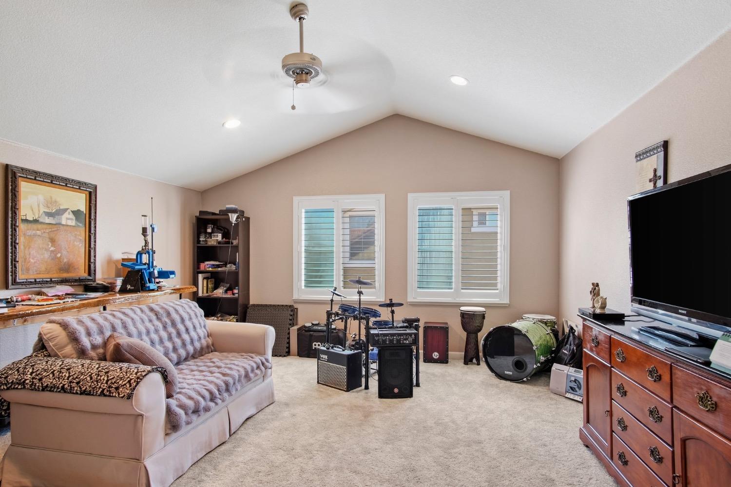 Detail Gallery Image 14 of 19 For 561 Branding Iron St, Oakdale,  CA 95361 - 3 Beds | 3 Baths
