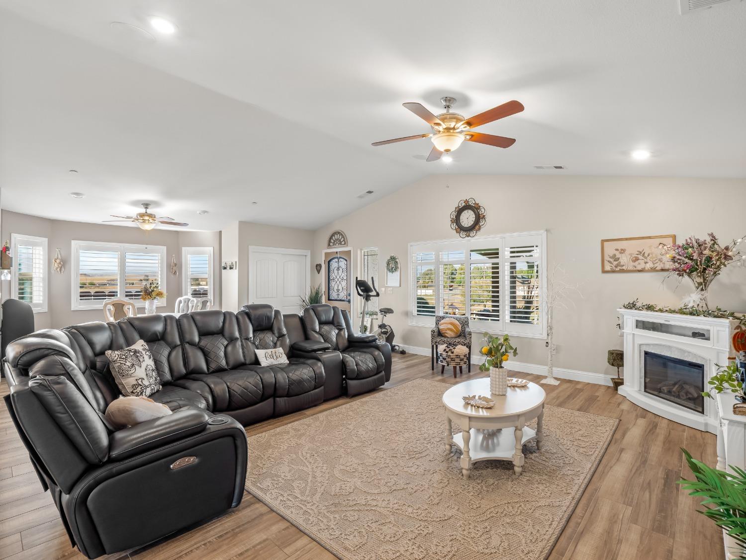Detail Gallery Image 17 of 78 For 17324 Bonita Rd, Madera,  CA 93636 - 5 Beds | 4 Baths