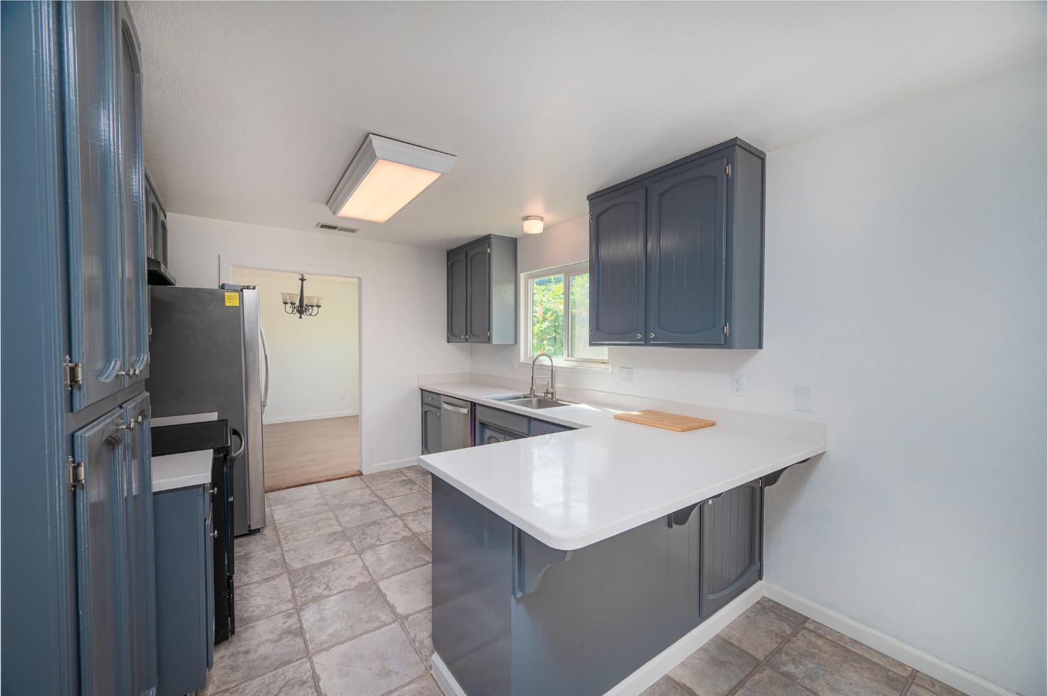 Detail Gallery Image 11 of 50 For 2104 Golden Leaf Ct, Modesto,  CA 95355 - 4 Beds | 2/1 Baths