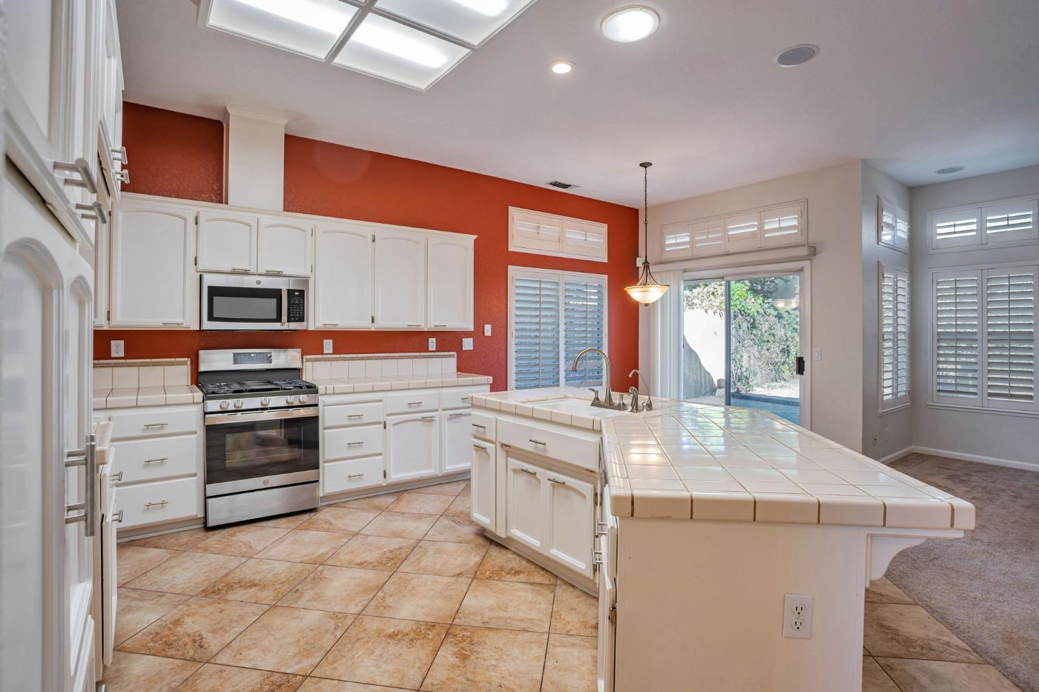Detail Gallery Image 21 of 47 For 9034 Acorn Ridge Cir, Elk Grove,  CA 95758 - 4 Beds | 2 Baths