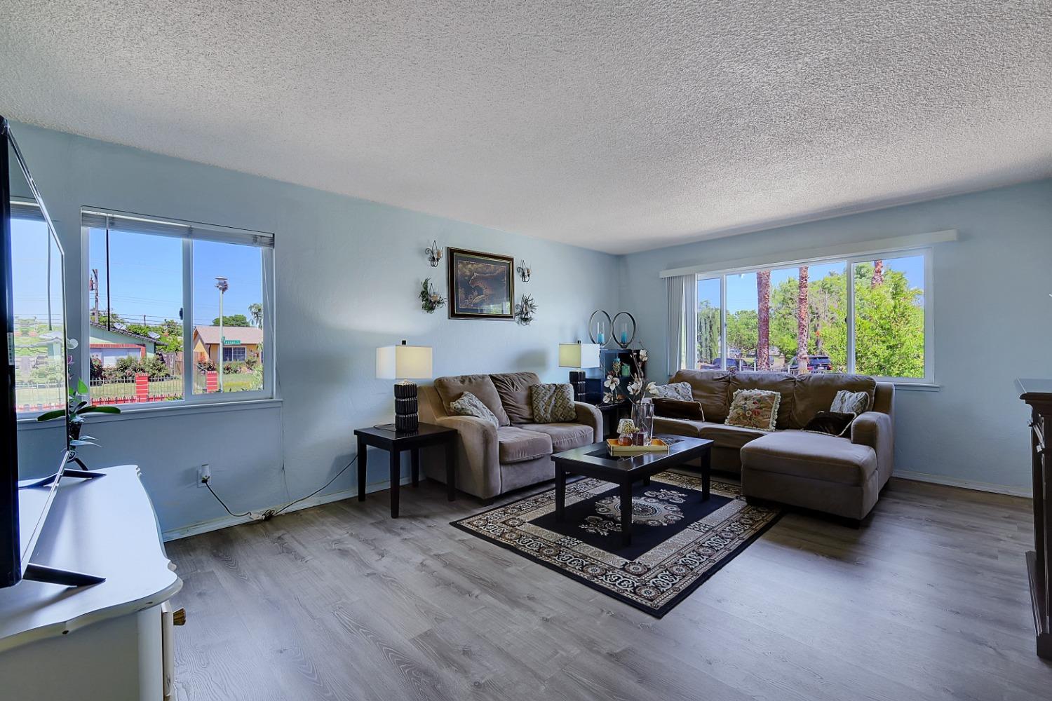 Detail Gallery Image 3 of 47 For 7612 Beth, Sacramento,  CA 95832 - 3 Beds | 2 Baths