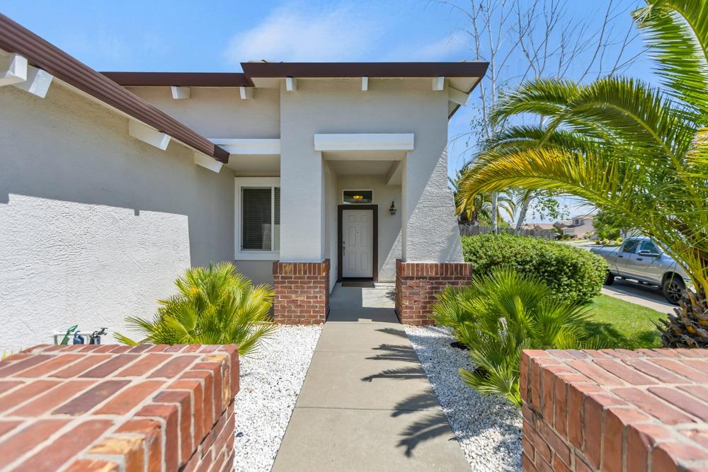 Detail Gallery Image 2 of 35 For 3573 Bardolino Way, Rancho Cordova,  CA 95670 - 4 Beds | 2 Baths