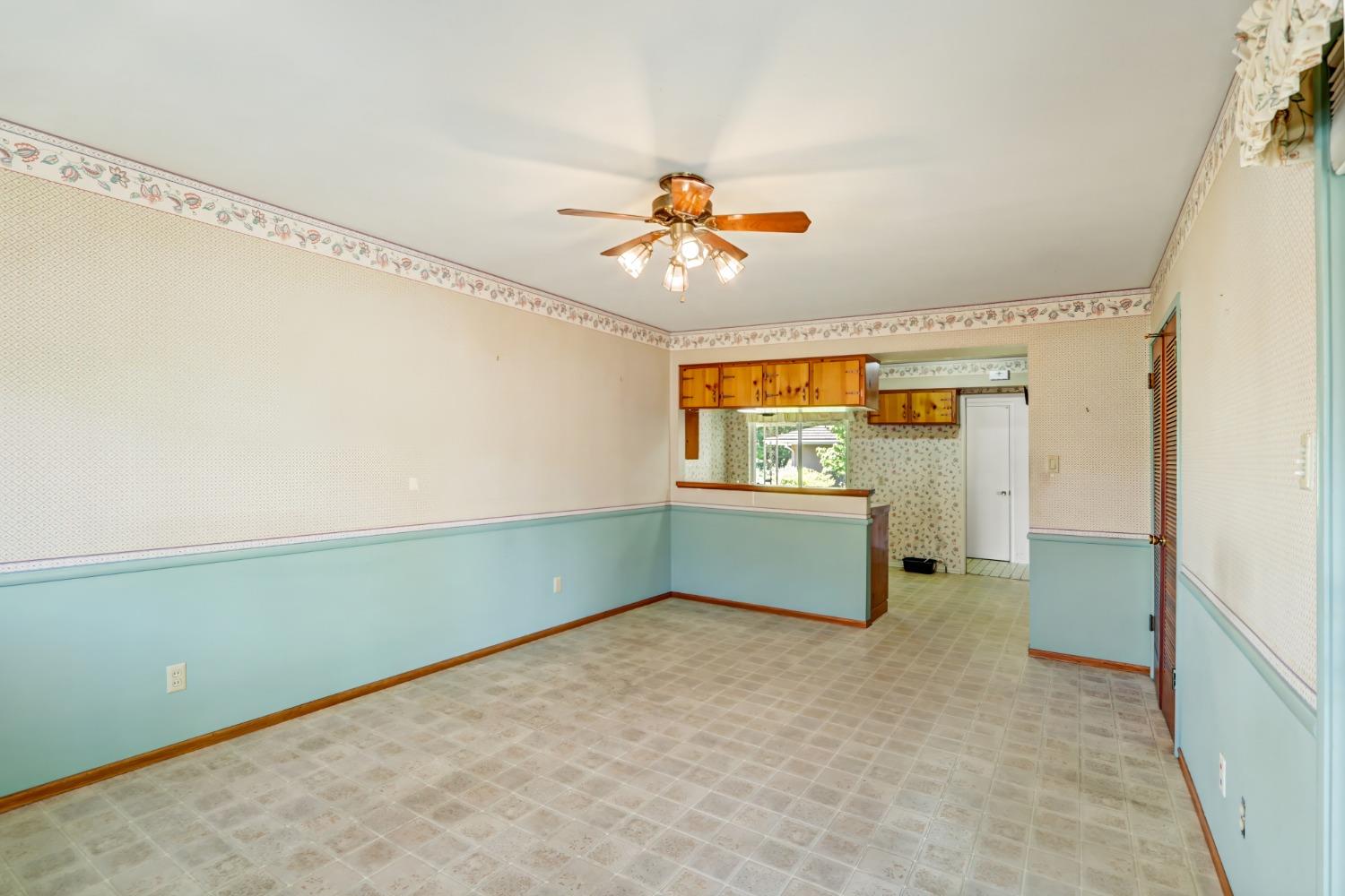 Detail Gallery Image 6 of 27 For 4767 Bowerwood Dr, Carmichael,  CA 95608 - 3 Beds | 2 Baths