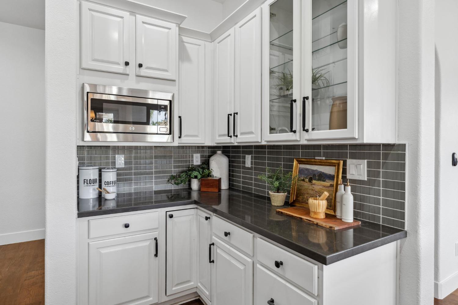 Detail Gallery Image 13 of 33 For 261 Vista Creek Cir, Sacramento,  CA 95835 - 5 Beds | 3/1 Baths