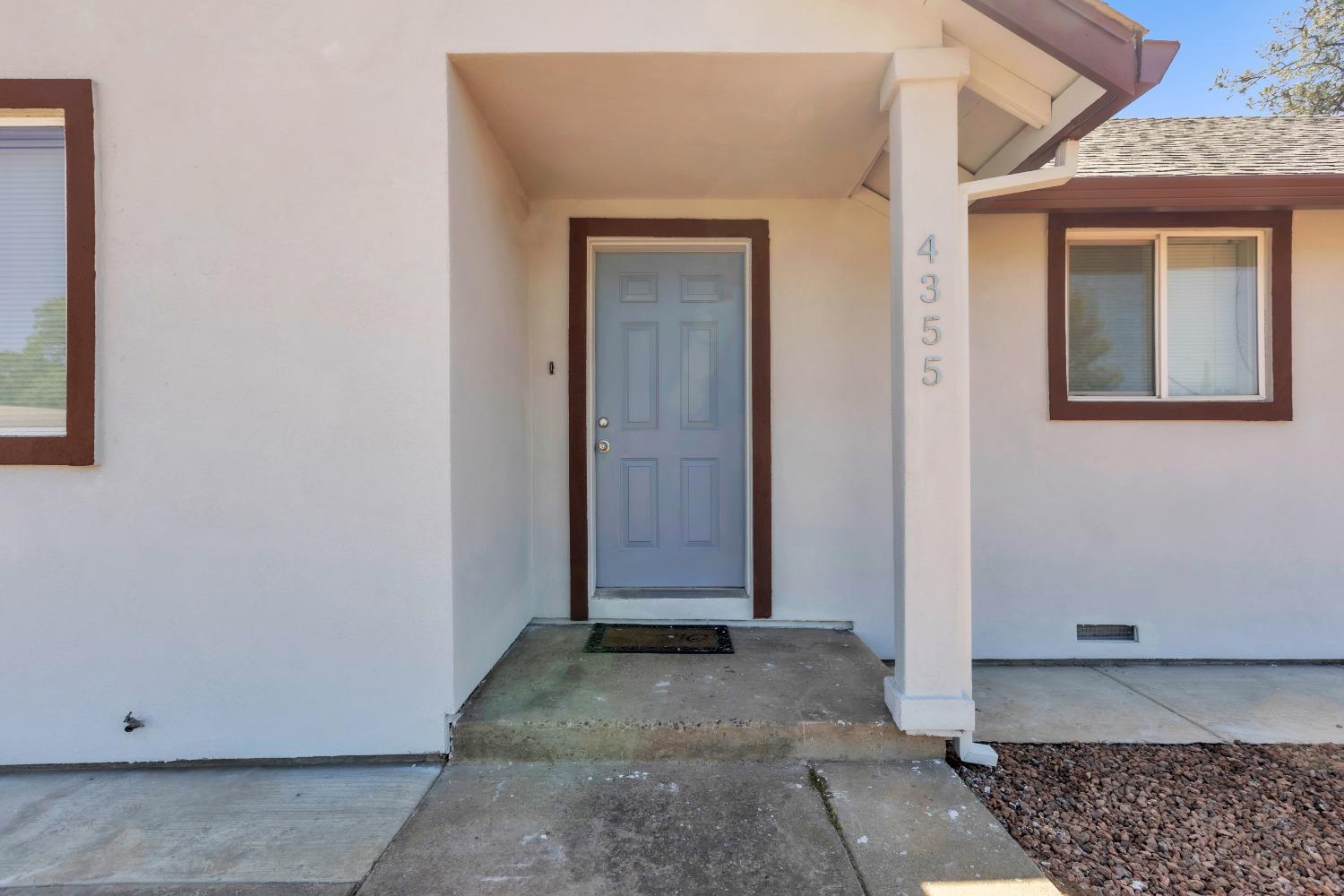 Detail Gallery Image 4 of 20 For 4355 Pow Way, Sacramento,  CA 95820 - 3 Beds | 2 Baths