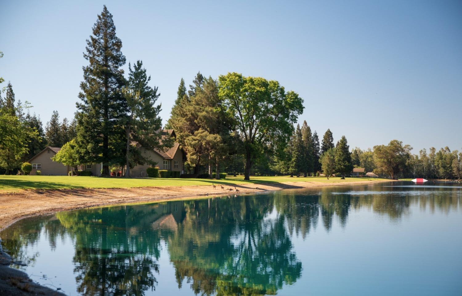 Detail Gallery Image 5 of 8 For 10368 Champart Cir, Elk Grove,  CA 95757 - 3 Beds | 2/1 Baths