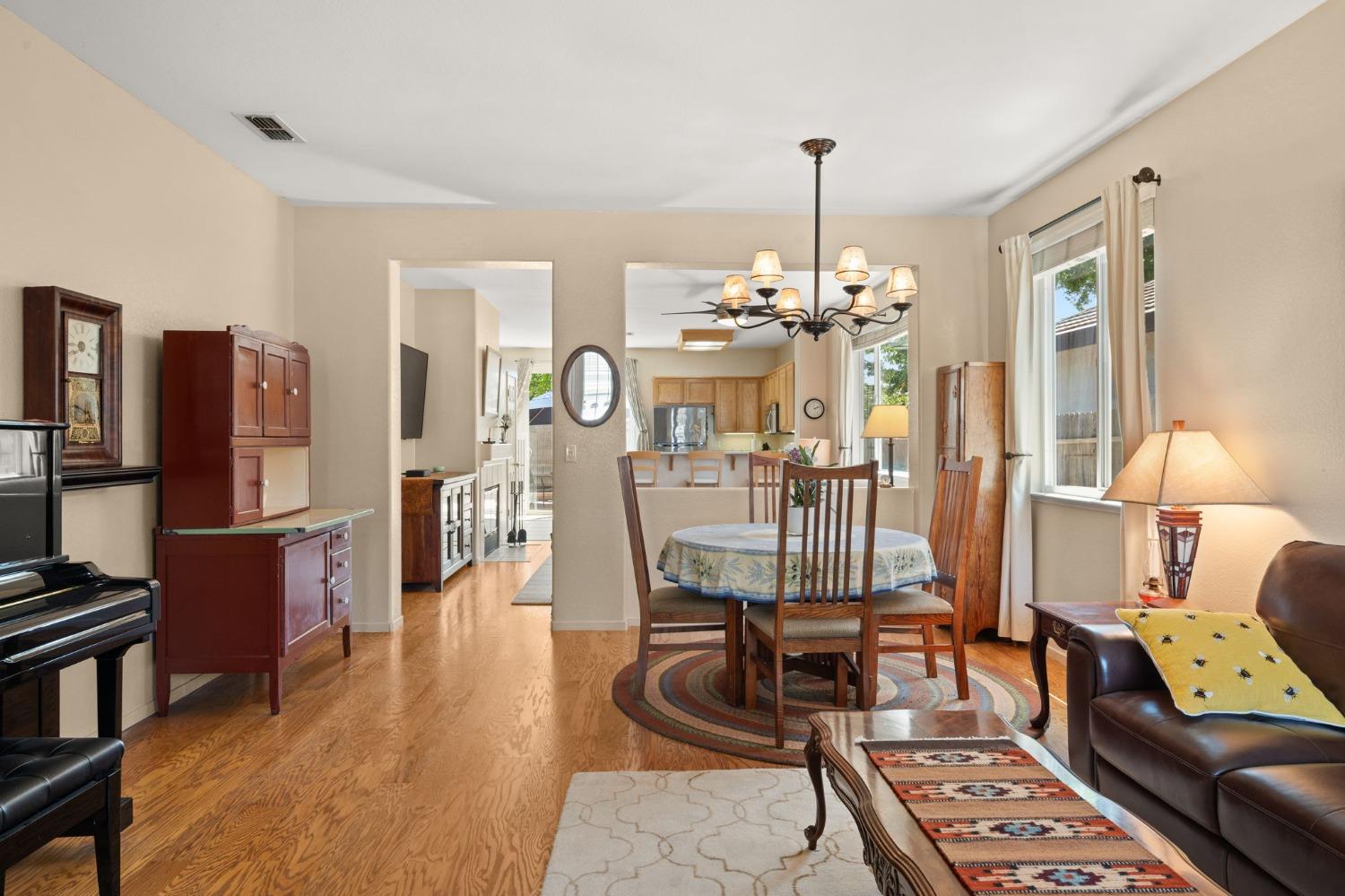 Detail Gallery Image 13 of 39 For 6504 Trailride Way, Citrus Heights,  CA 95621 - 3 Beds | 2 Baths