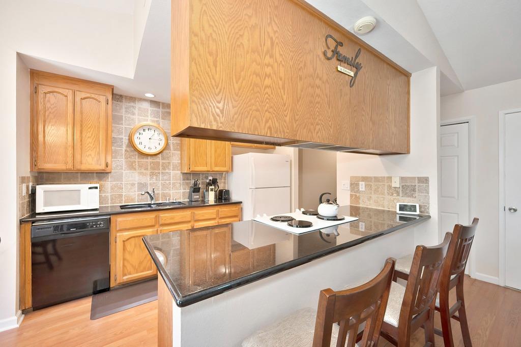 Detail Gallery Image 9 of 21 For 9020 Amador Valley Ct, Sacramento,  CA 95829 - 3 Beds | 2 Baths