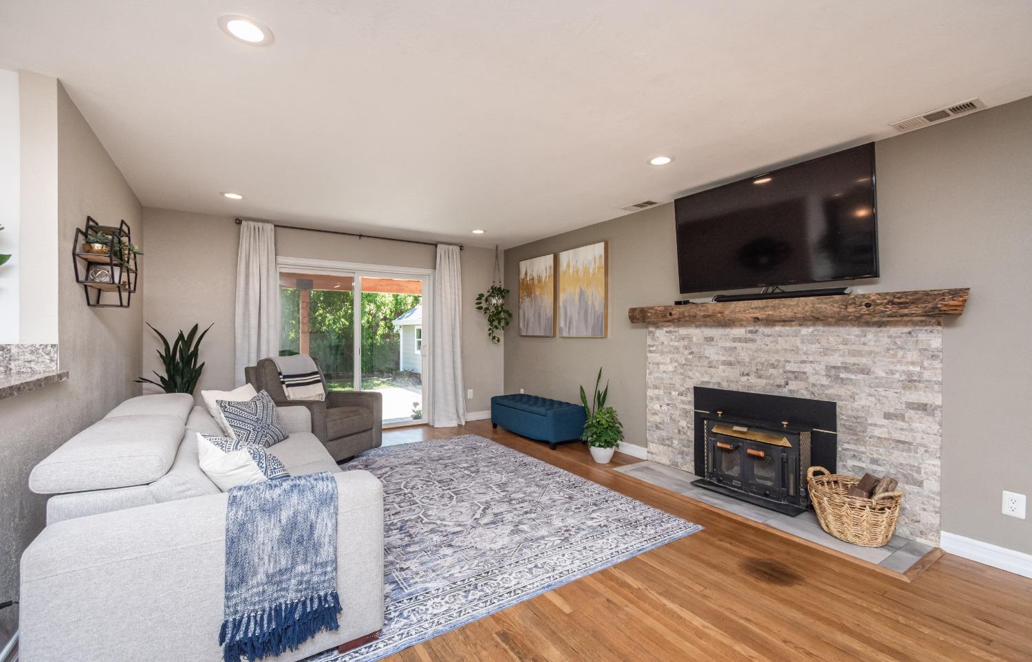 Detail Gallery Image 5 of 57 For 2112 Lorenzo Ln, Sacramento,  CA 95864 - 4 Beds | 2 Baths
