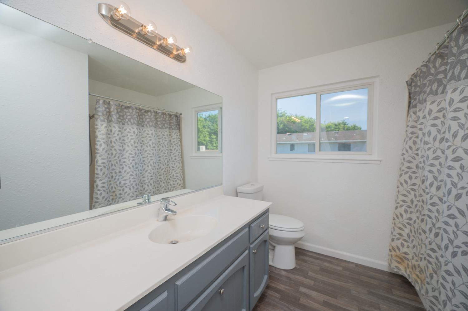 Detail Gallery Image 38 of 50 For 2104 Golden Leaf Ct, Modesto,  CA 95355 - 4 Beds | 2/1 Baths
